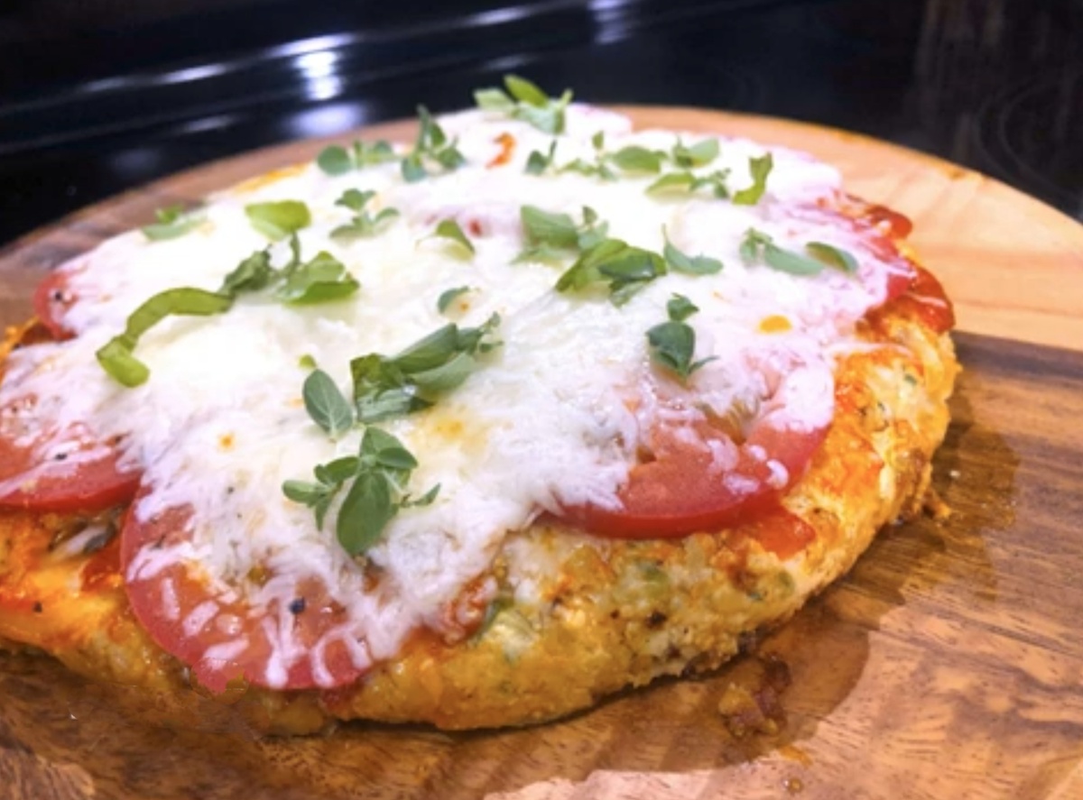 Куриная пицца без муки: нежный ужин за полчаса