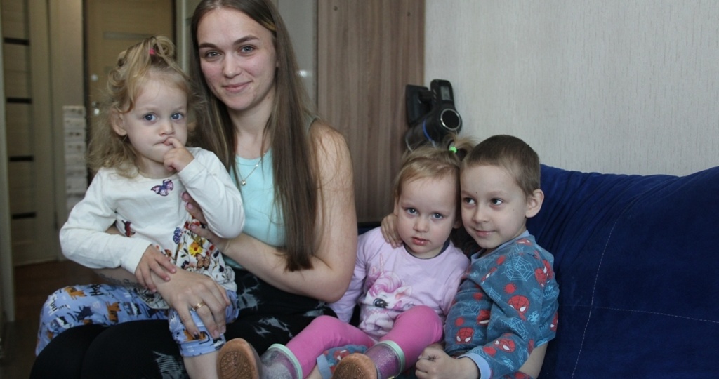 Две полоски – два ребенка: легко ли быть мамой близняшек?