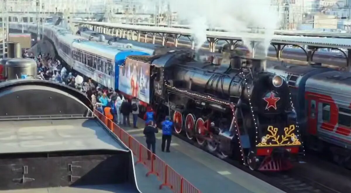    Поезд Деда Мороза во Владивостоке. Фото: скриншот видео из telegram-канала «Телеграмма РЖД»