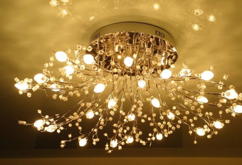 Свет, который меняет всё: как люстра влияет на здоровье и настроение