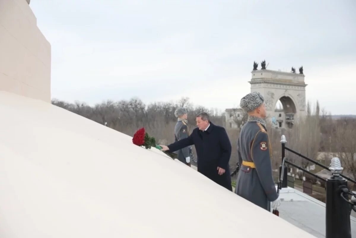    Память защитников Отечества почтил губернатор Андрей Бочаров