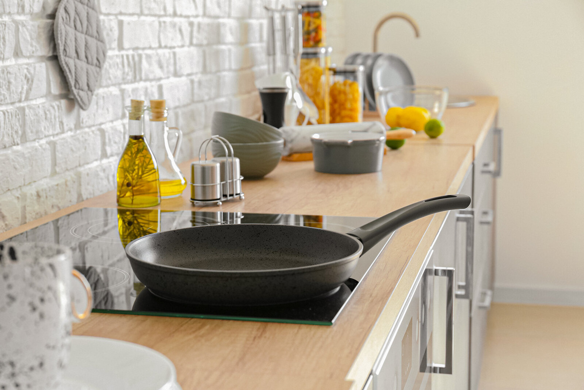 Чистая сковорода за две минуты: быстрый способ без химии