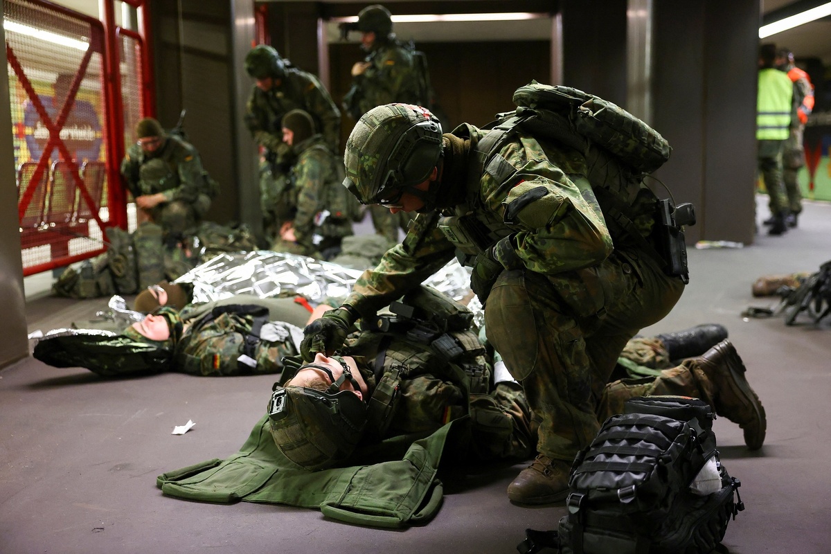     REUTERS/Christian Mang