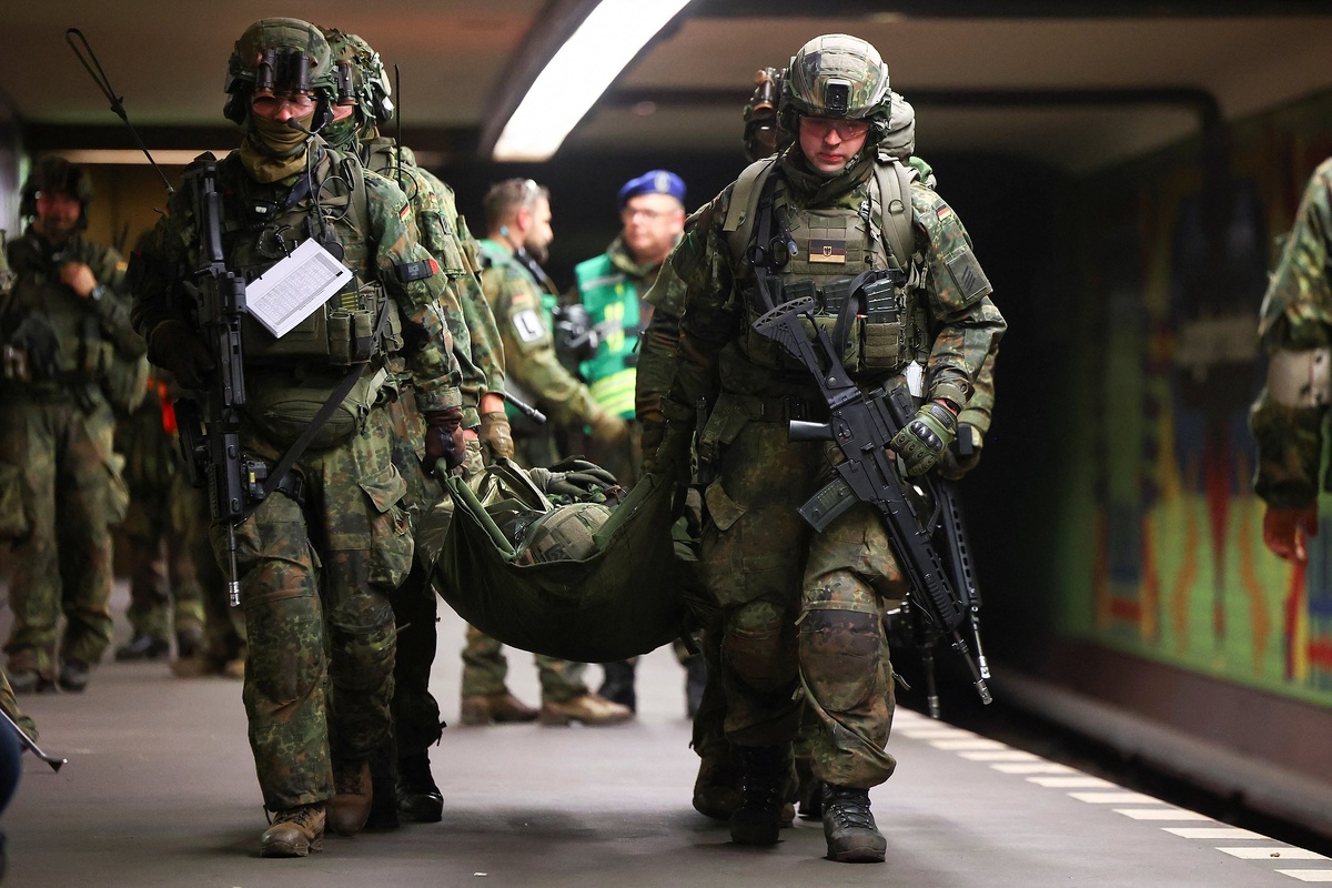     REUTERS/Christian Mang