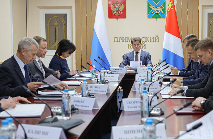 Олег Кожемяко принимает доклады руководителей силовых ведомств / Фото: Игорь Новиков – пресс-служба правительства Приморского края