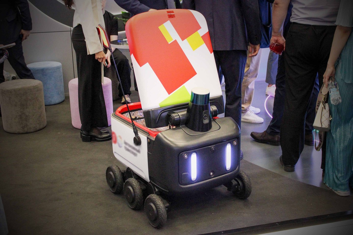 В декабре на улицах Казани появятся первые шесть электронных доставщиков.  Фото: Фото: ФедералПресс / Ксения Кобалия