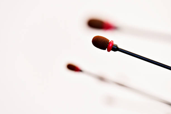 Запись интервью с миниатюрными микрофонами