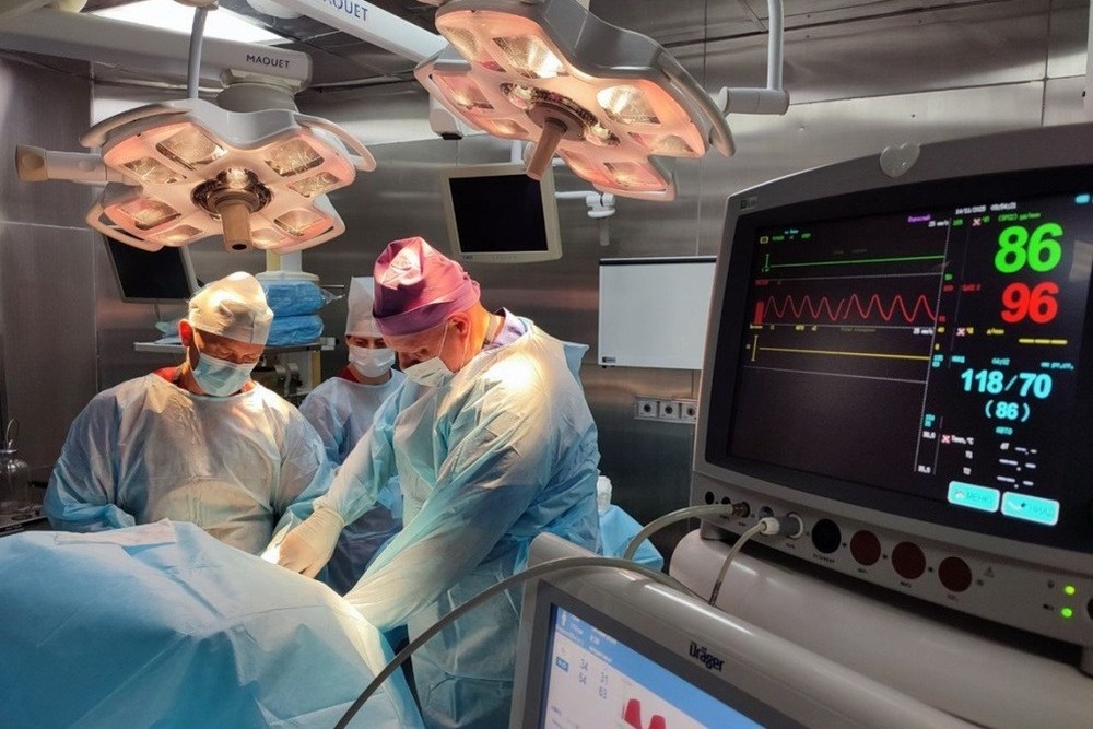    Супертехнология и умелые руки врачей дали тяжелому пациенту шанс на полное выздоровление. / ГБУЗ "Кузбасский клинический центр охраны здоровья шахтеров имени святой великомученицы Варвары"