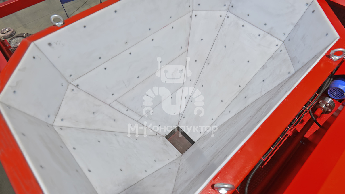 В бункере отсутствуют валы для перемешивания бетона. 