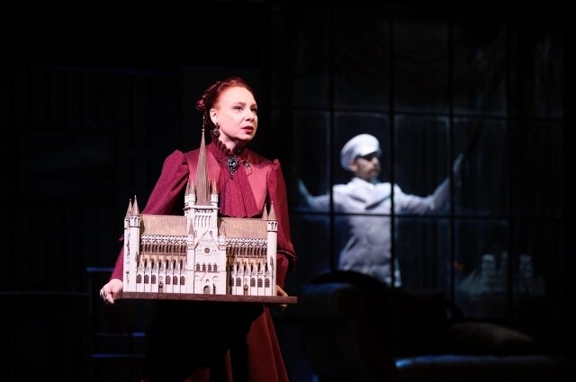    После смерти капитана Алвинга вдова решает построить детский приют имени своего мужа. Фото: пресс-служба театра им. Качалова