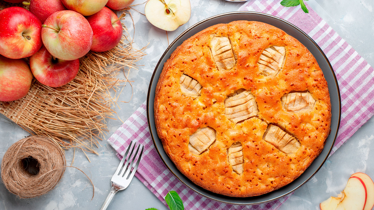 Шарлотка с яблоками