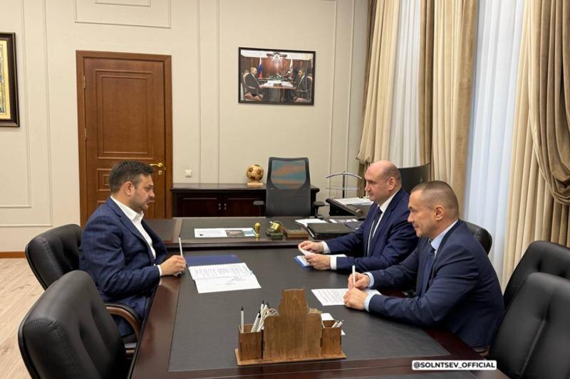    Фото из telegram-канала Евгения Солнцева. Совещание