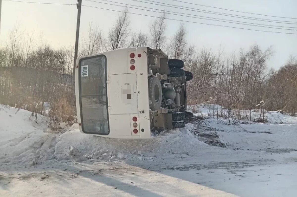    Под Хабаровском перевернулся автобус