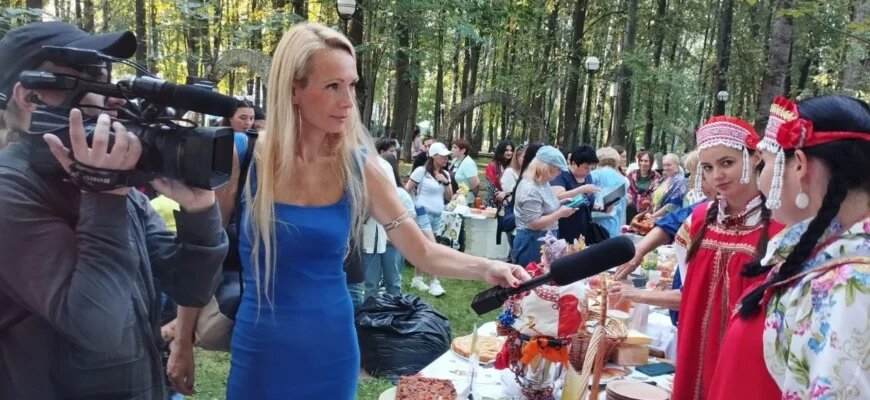    Наталья Буслаева — телеведущая и главный редактор телеканала «Видное ТВ», в интервью для сайта Школы журналистики имени Владимира Мезенцева при Центральном доме журналиста рассказала, с какими сложностями сейчас сталкивается региональное телевидение и в чём главное преимущество работы на локальных телеканалах. Полина Ковалёва