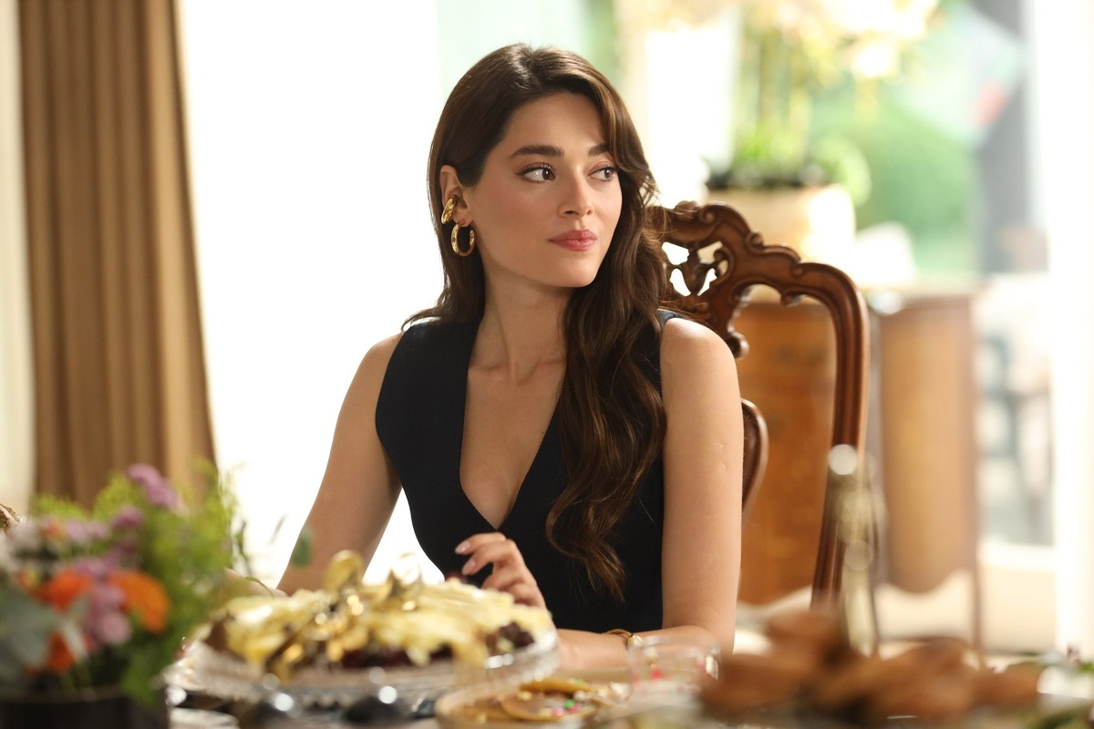 кадр из сериала "Незнакомка в зеркале"