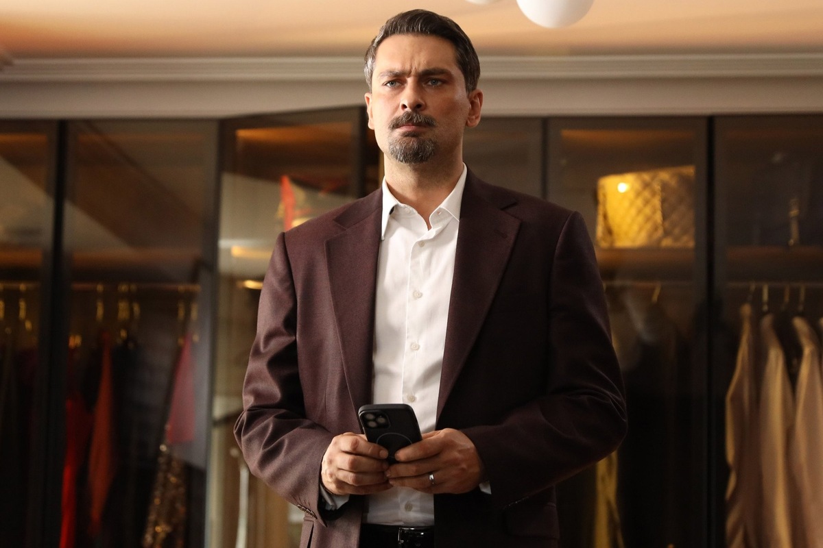 кадр из сериала "Незнакомка в зеркале"