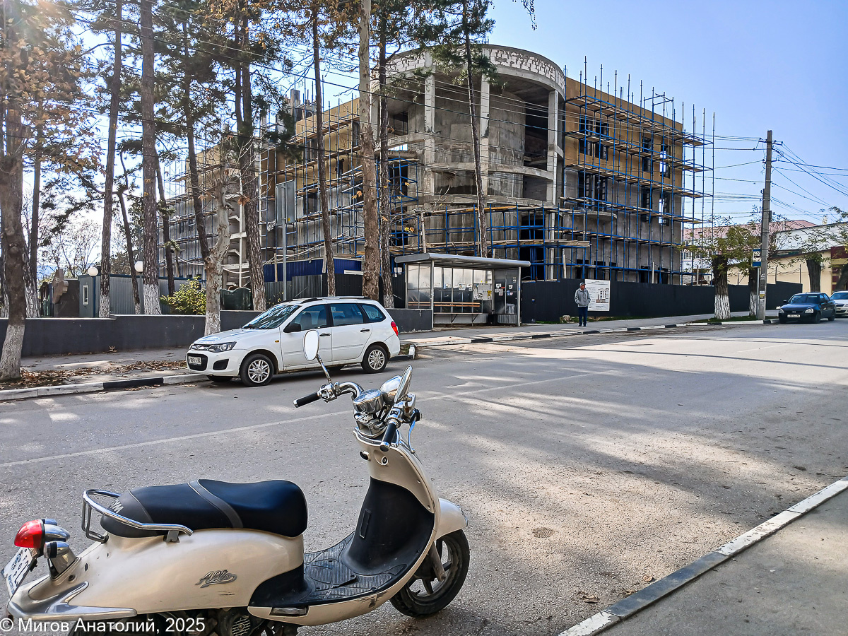 Строящийся ДК.