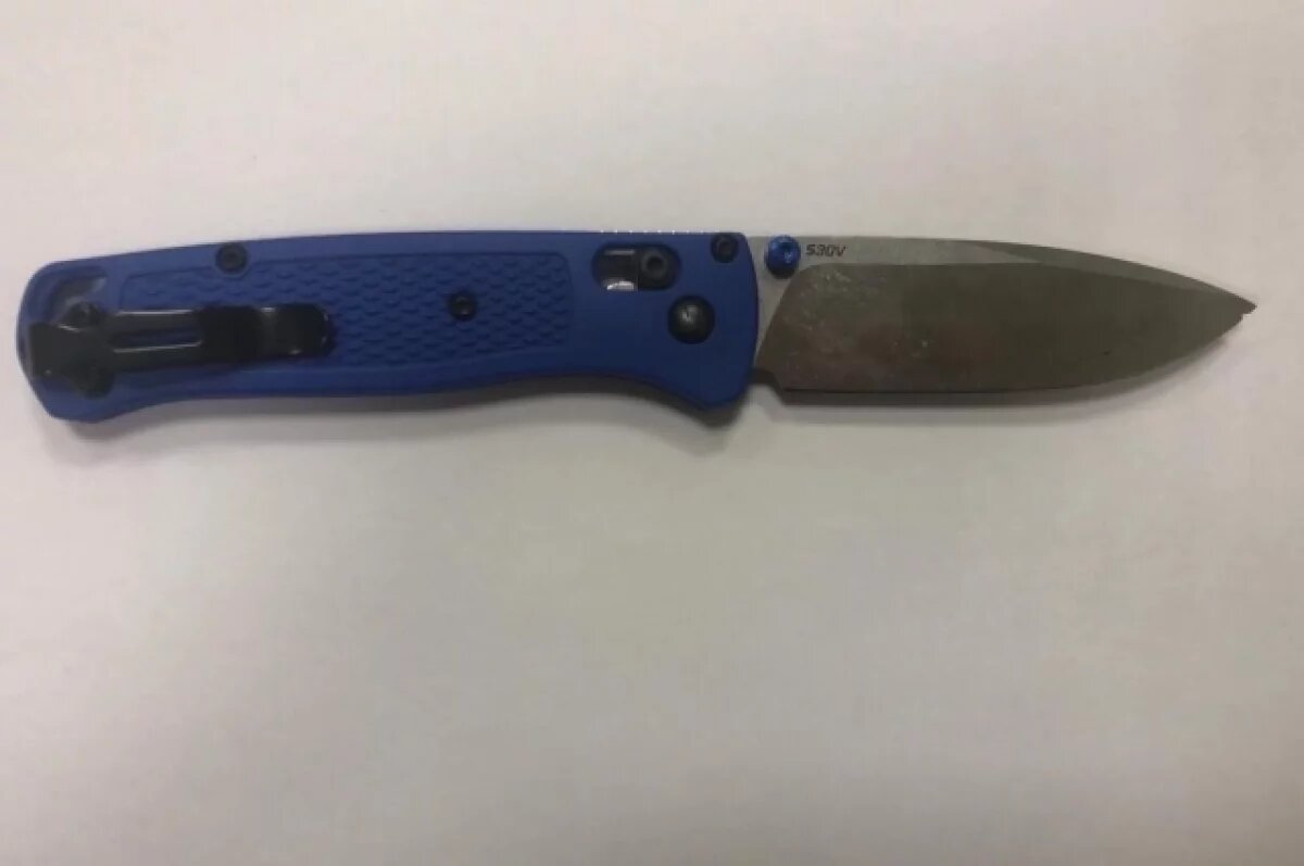    9-классник угрожал складным ножиком нескольким школьницам.