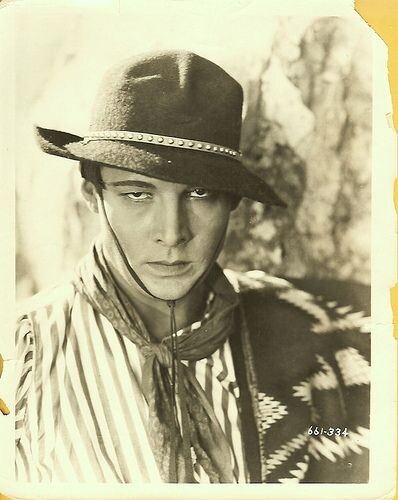 Рудольфо Валнтино. Кадр из фильма "Четыре всадника Апокалипсиса"