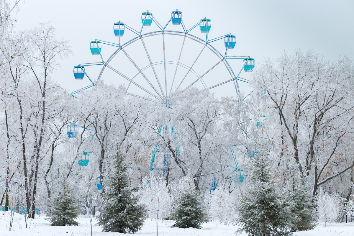Колесо обозрения в городском парке. Источник фото: shutterstock.com