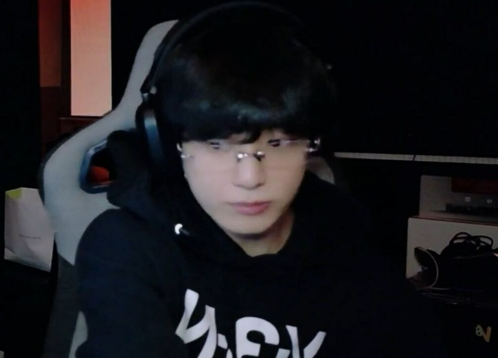 Чонгук не спит