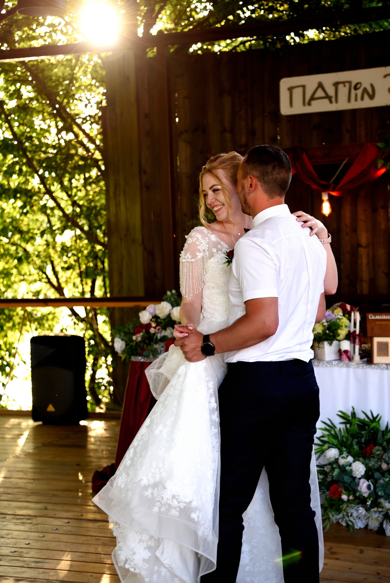 Первый танец мужа и жены.