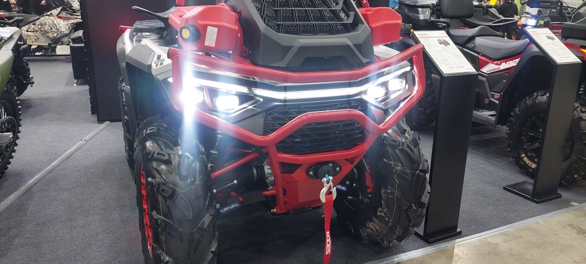 AODES PATHCROSS Mud Pro 800-1000: свежий облик и стильный опциональный передний бампер.