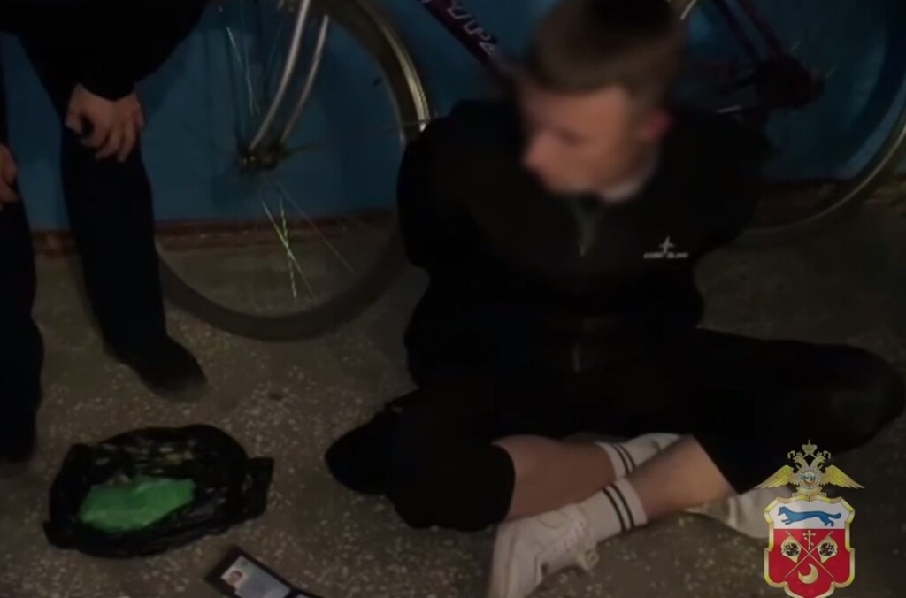    17-летнего курьера мошенников из Калуги задержали в Кувандыке