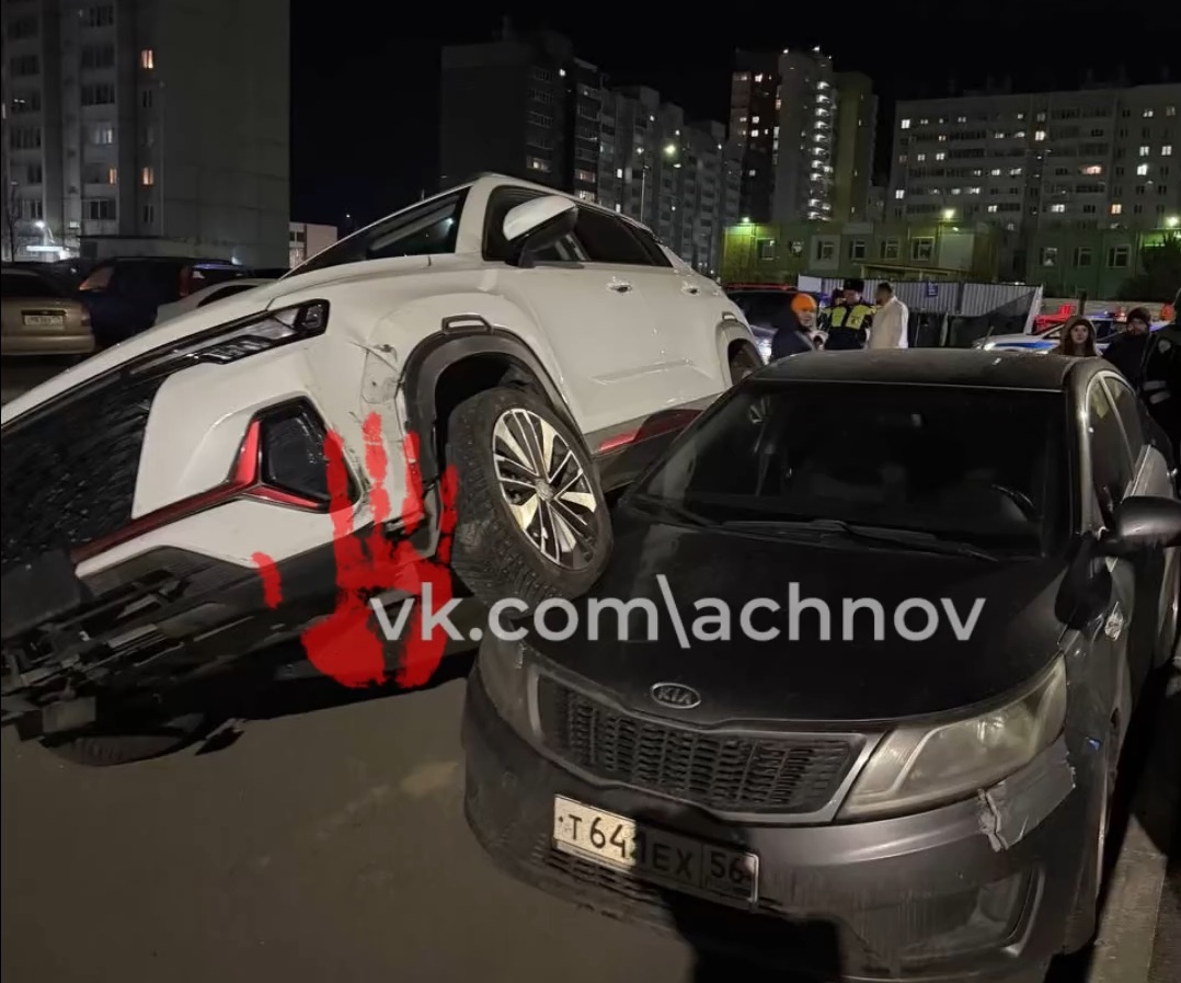 Вот так припарковалась машина после погони