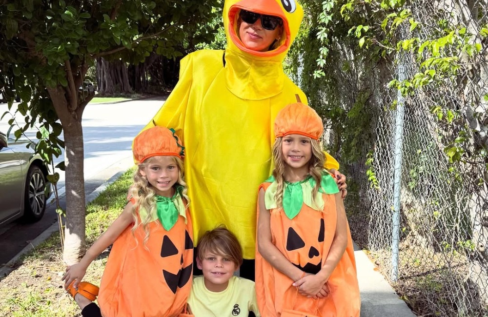     Анна Курникова с детьми в 2025 году / Фото: соцсети Анны Курниковой