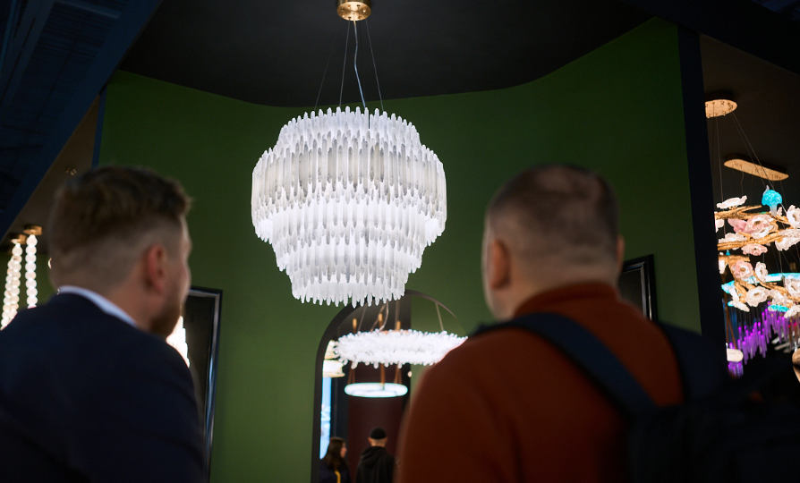 В России выпустили коллекцию светильников из селенита