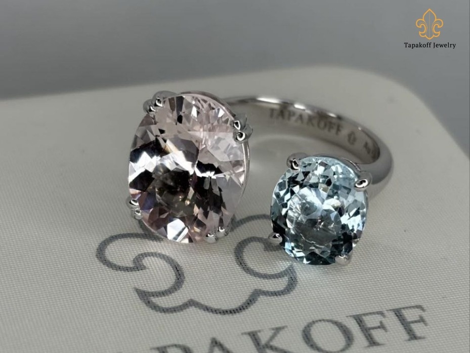 Кольцо из золота с аквамарином и морганитом. Из коллекции Руслана Тапакова. Выполнено на заказ