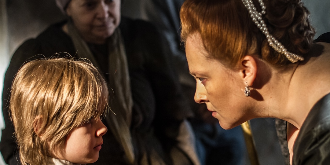 Младенец за решёткой