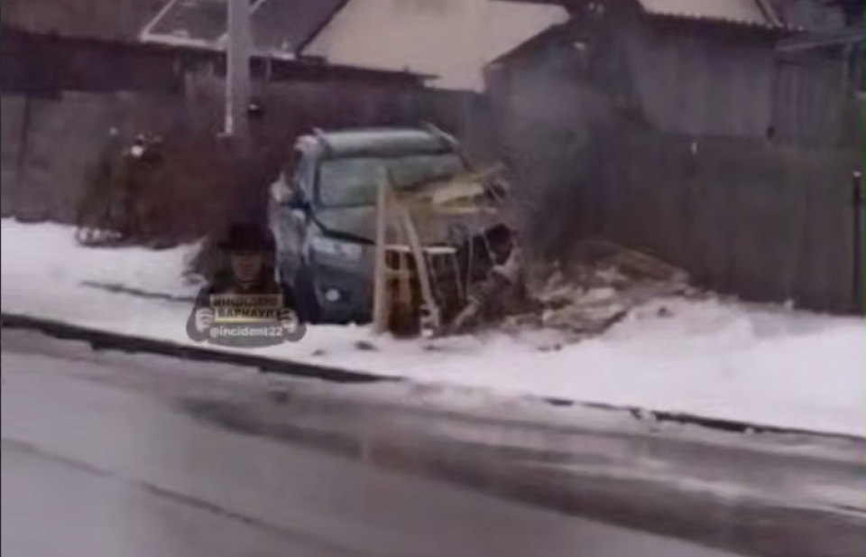    ДТП в Троицком. Источник: "Инцидент Барнаул"