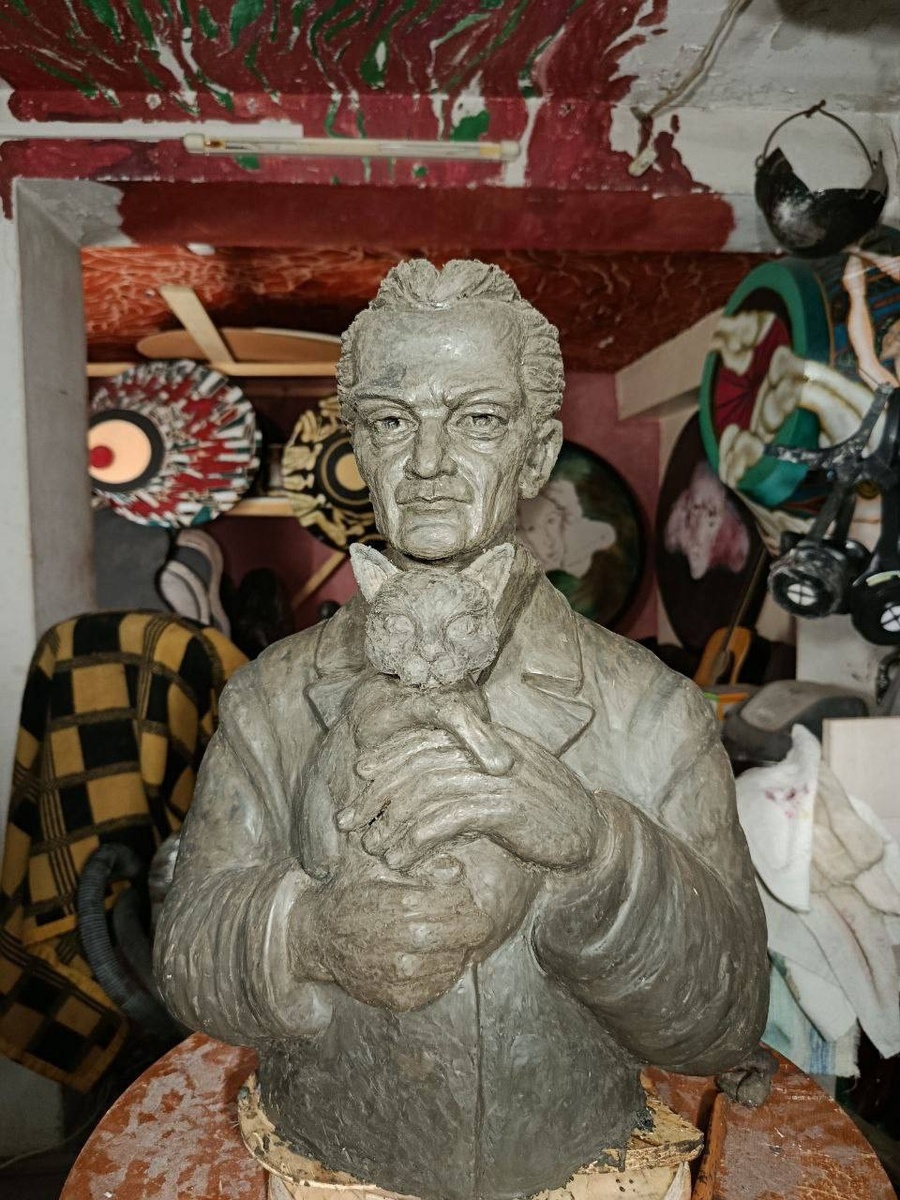    Скульптор повторил известное фото. Фото: тг-канал "Пресс-сек Красногвардейского".