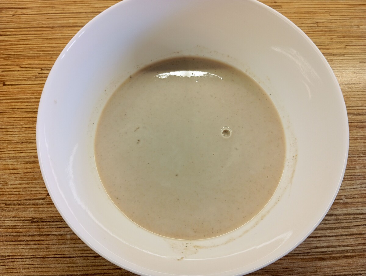 Тесто довольно темное. По цвету муки