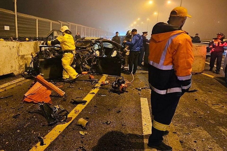    При обгоне автомобиль Mercedes врезался в бетонное ограждение, погибли два человека. Фото: МВД по РК