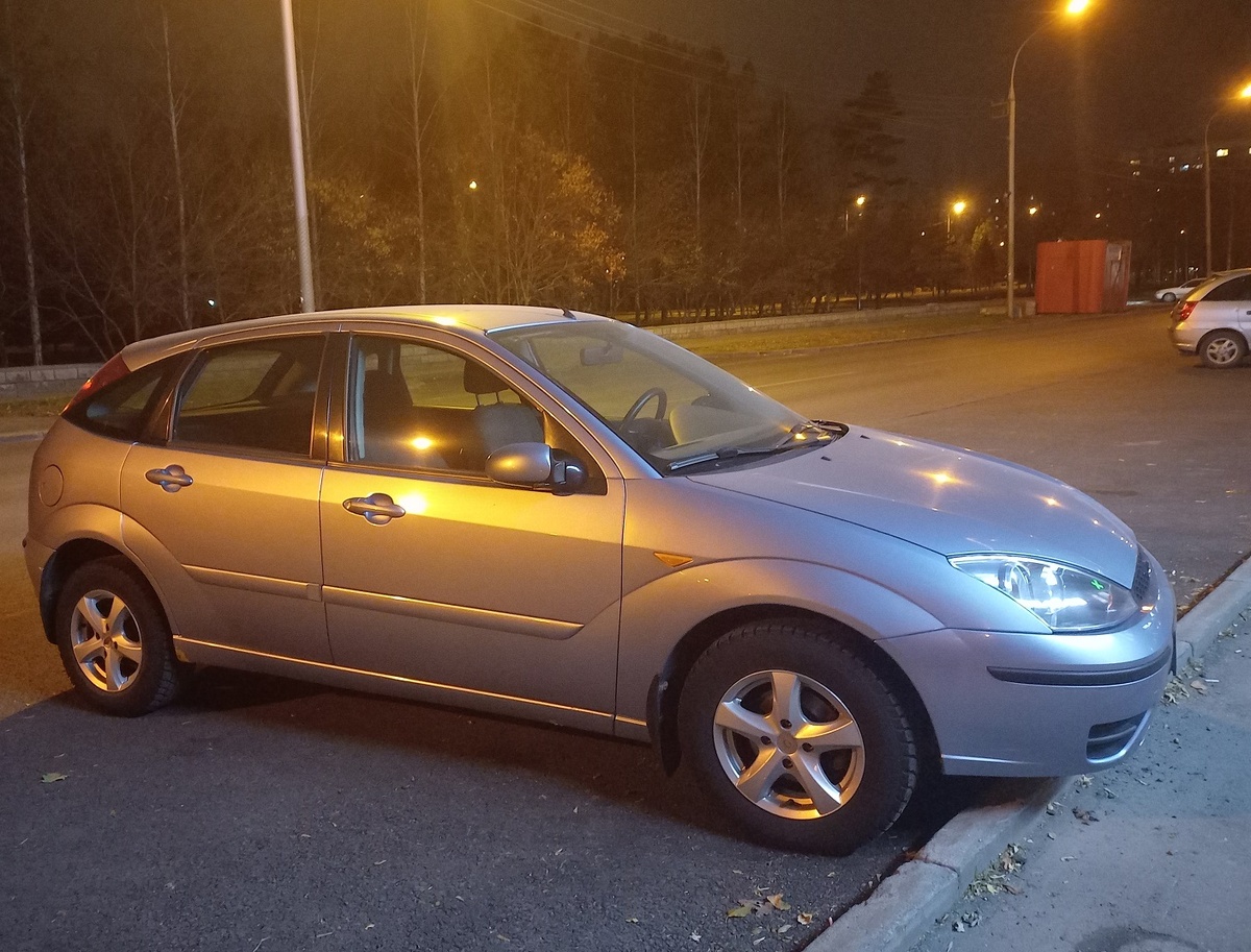 Хэтчбек Ford Focus первого поколения, до сих пор встречаются в отличном состоянии. Фото канала  