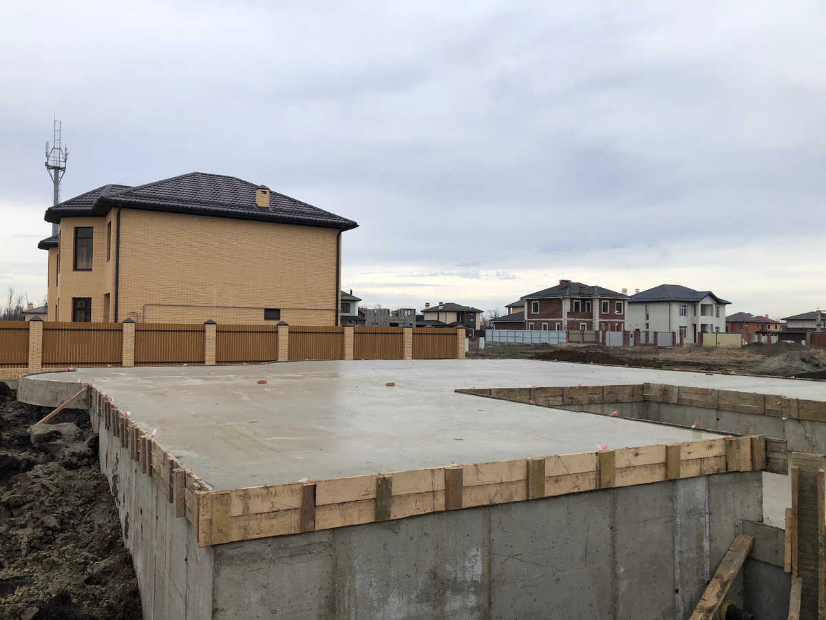 Ровная поверхность плиты, результат аккуратной работы.