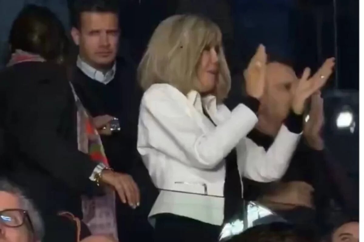    Брижит Макрон шокировала людей поведением, появившись в необычном месте