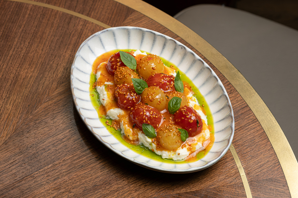 Томаты черри в соусе кимчи с муссом из страчателлы