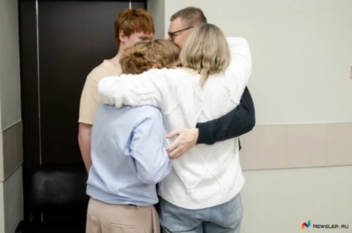    Семья воссоединилась в зале Октябрьского районного суда 19 ноября.
