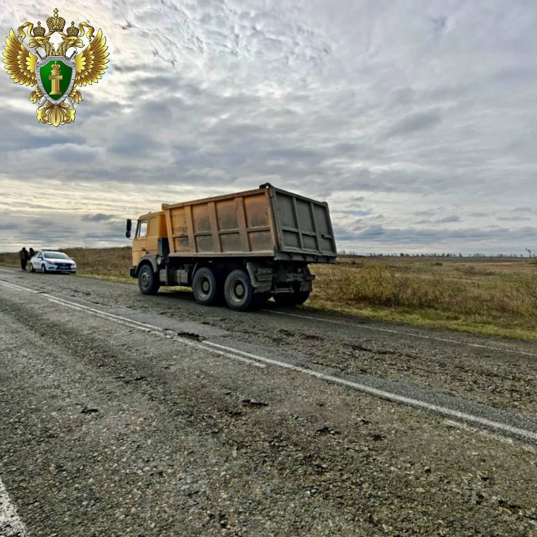 На фото тот самый грузовик, на котором его задержали