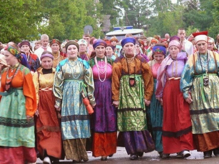 Группа  коми-зырянских  женщин  в  традиционной  одежде