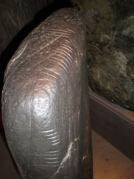 Камень  с  огамической  надписью  с  о. Мэн (музейный  экспонат)