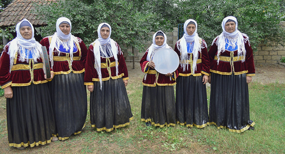 Фольклорный  ансамбль  талышских  бабушек