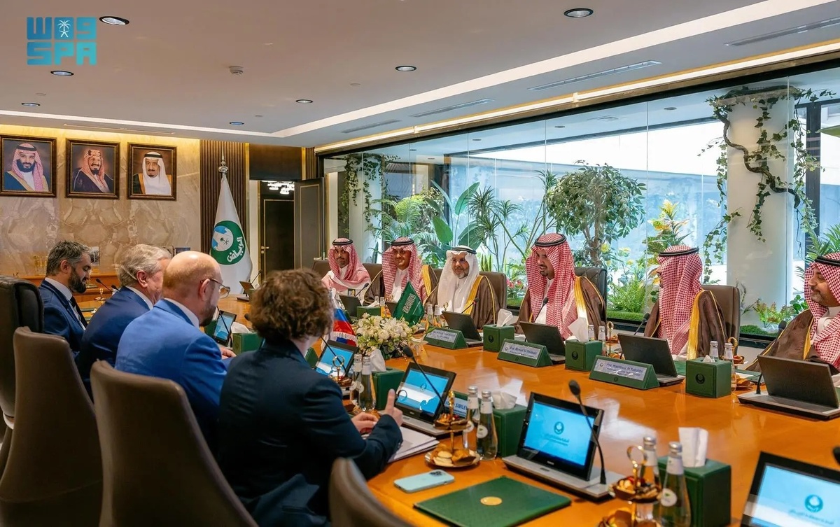 Момент встречи делегаций. Источник Saudi Press Agency