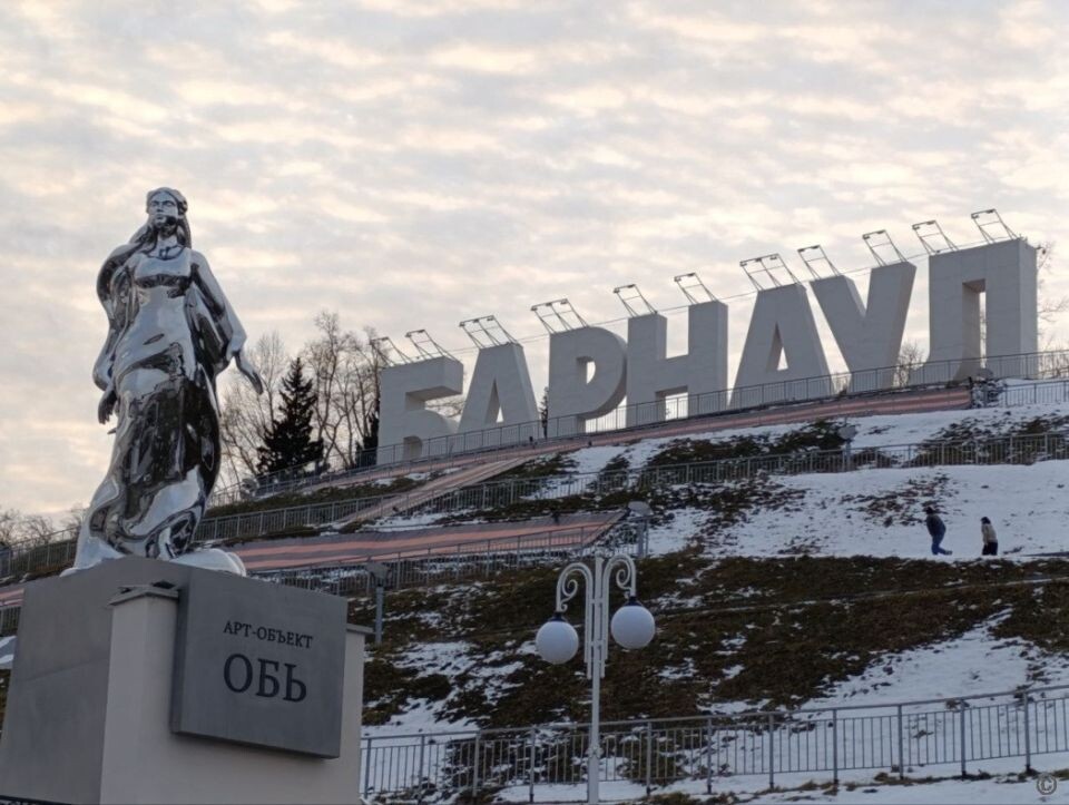    Арт-объект, символизирующий Обь. Источник: barnaul.org