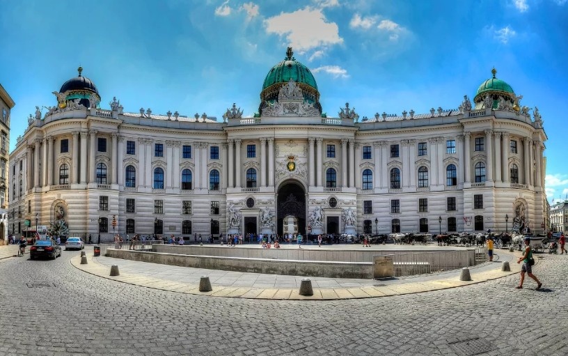 Императорский дворец Хофбург.