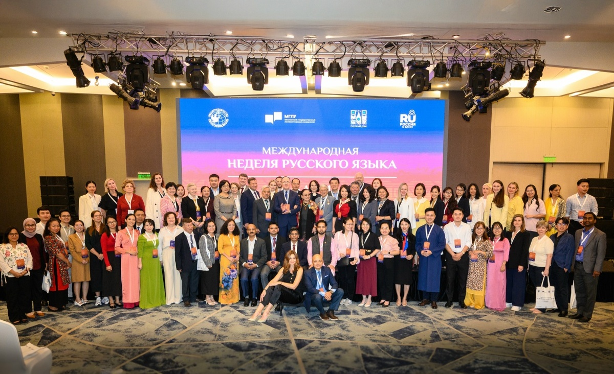 Организаторы и участники «Международной недели русского языка в Азии» 